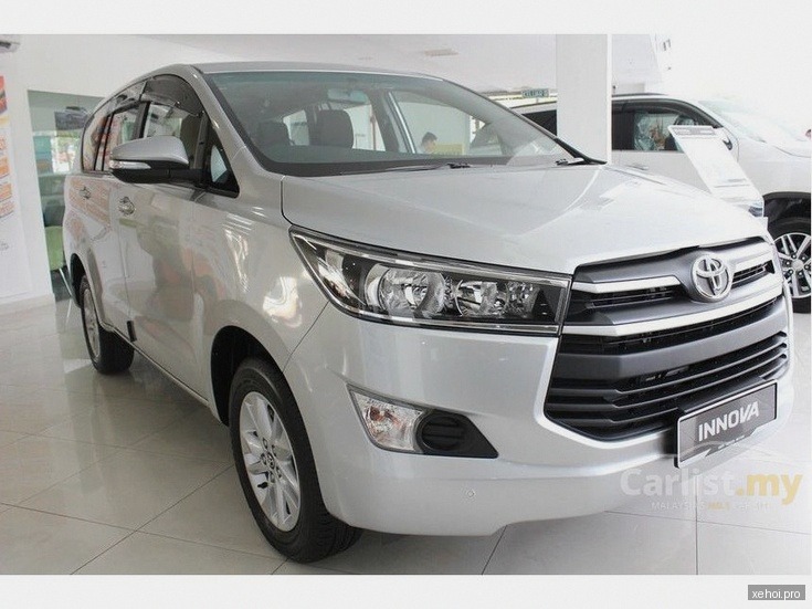 Toyota Innova 2.0E - 2017