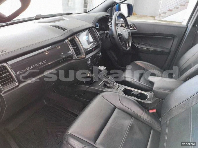 Ford Everest Titanium 2.0L 4x2 AT - 2018