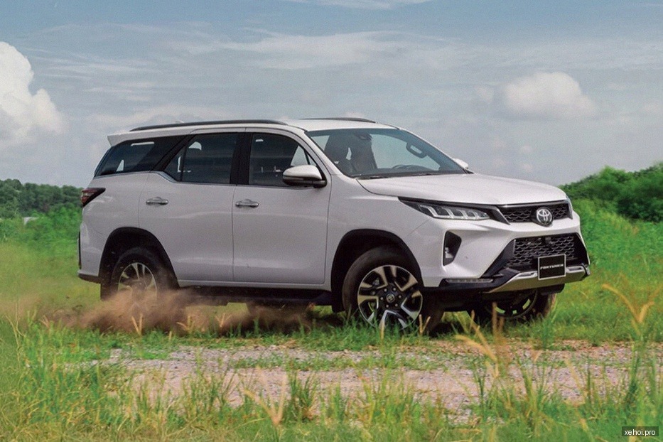 Toyota Fortuner 2.7V 4x2 AT - 2017