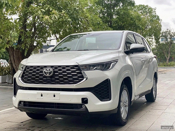 Toyota Innova Cross 2.0 CVT - 2024