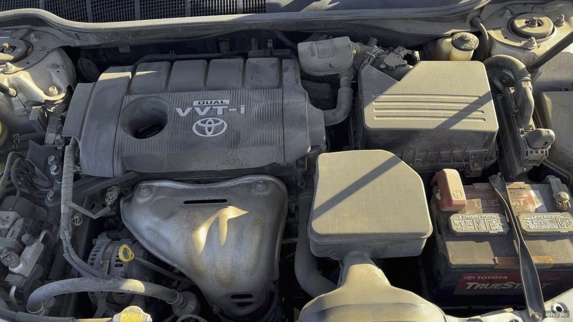 Toyota Camry LE 2.5 - 2010