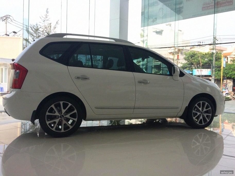 Kia Carens EXMT - 2012