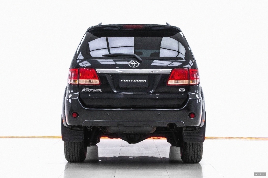 Toyota Fortuner 2.7V 4x4 AT - 2010