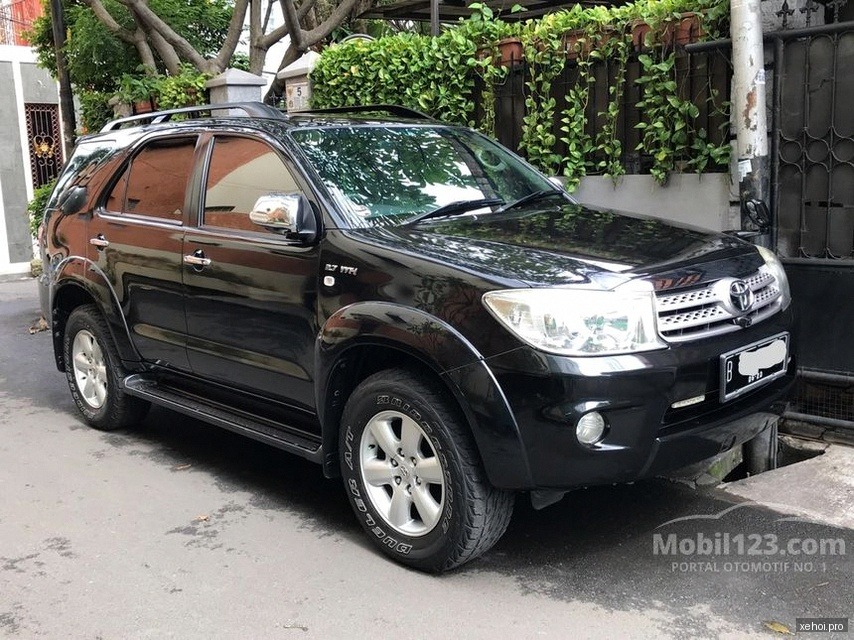 Toyota Fortuner 2.7V 4x4 AT - 2010